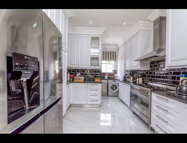 3 BEDROOM TOWNHOUSE TO LET IN BRYANSTON